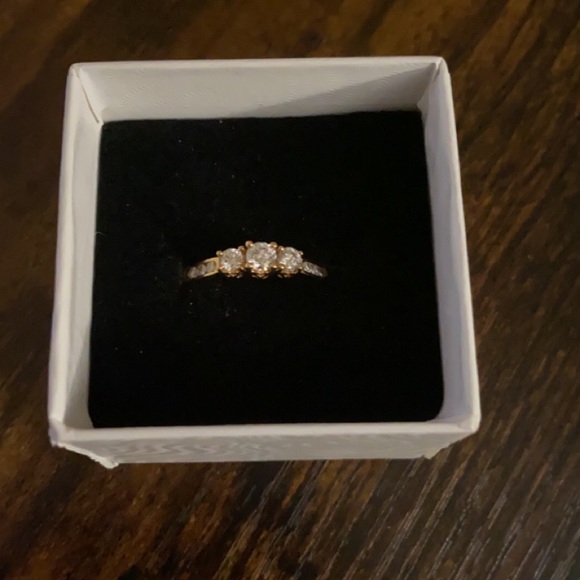Diamond ring - Picture 2 of 4